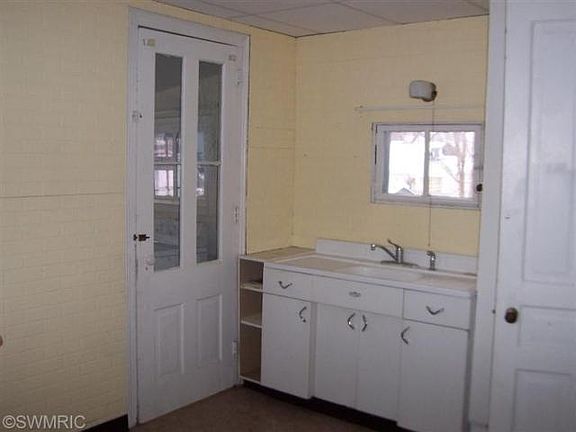 5th image of 203 McOmber St