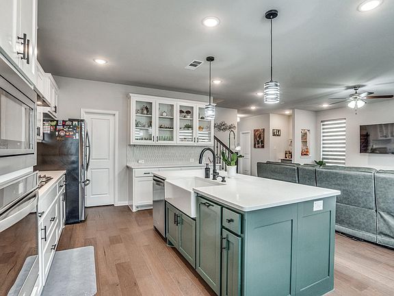 5th image of 321 Somerset Dr