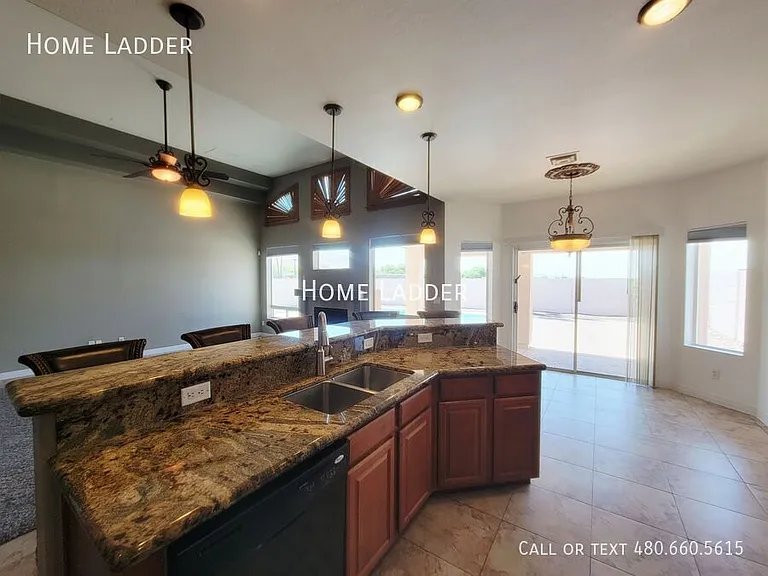 9030 S 10th Dr — Photo 7