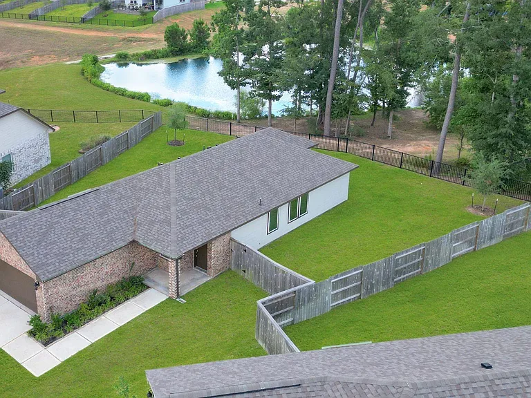 7002 Lauren Oak Dr — Photo 1