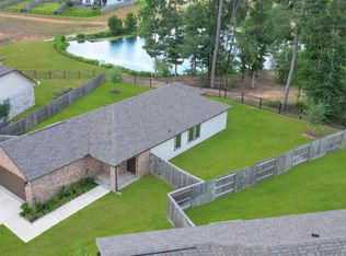 7002 Lauren Oak Dr, Conroe, TX 77304