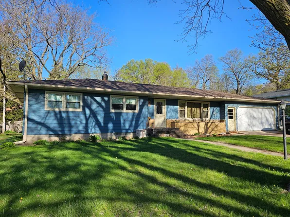 523 7th St, River Falls, WI 54022