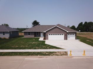600 Riverking Rd, Clinton, IA 52732