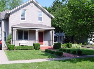 318 1/2 N 5th St, Geneva, IL 60134