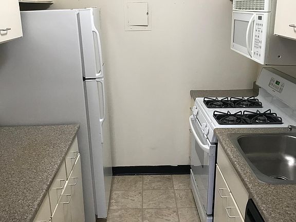 4th image of 33 Pond Ave #B810