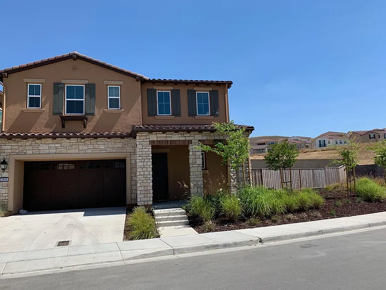 2896 Mount Dana Dr — Photo 2