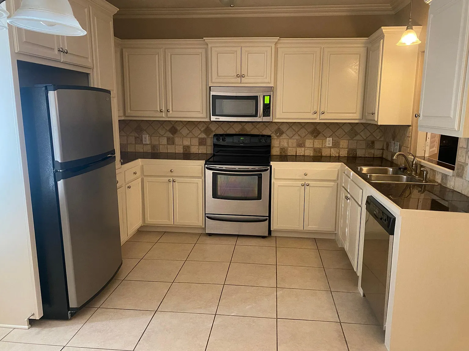 3 bed, 1473 sqft, $1,650 — Photo 3