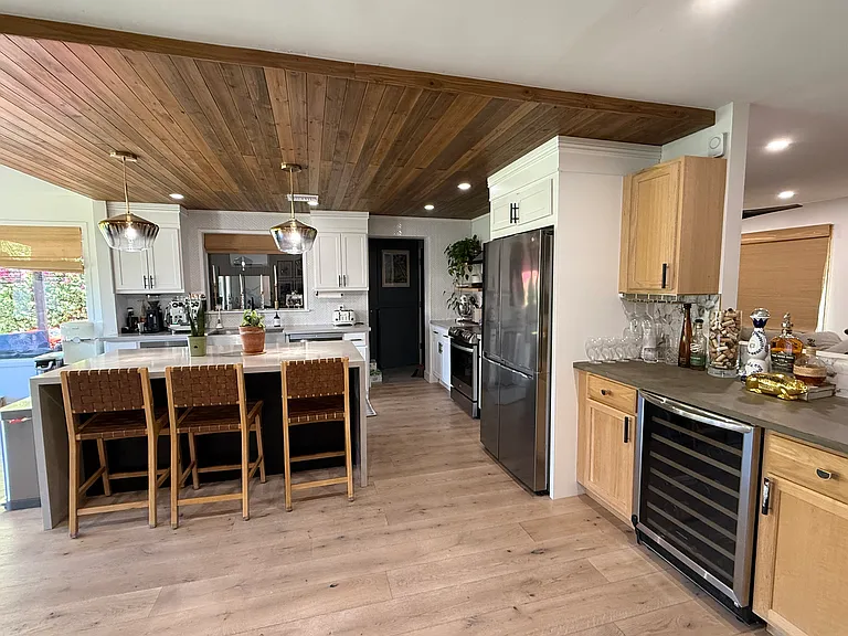 12212 N 36th Pl — Photo 2