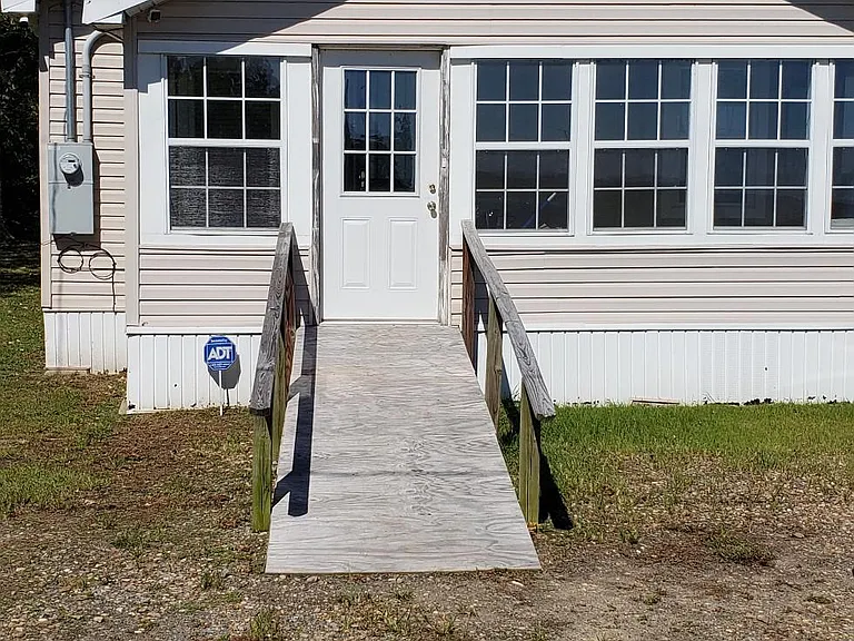 140 Dolphin Rd — Photo 20