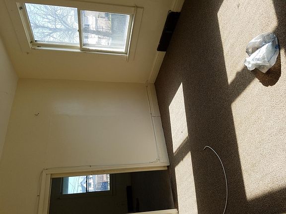 4th image of 310 Sobieski St