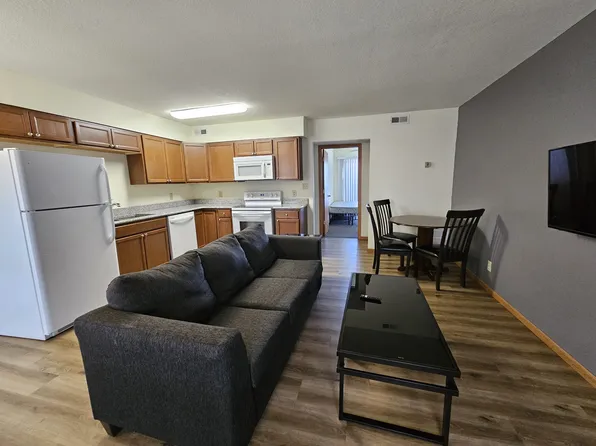 705 S 1st St #303, Champaign, IL 61820