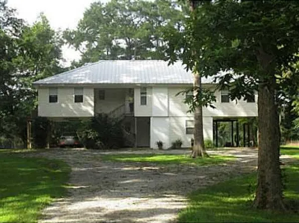 1483 Old River Rd, Mansura, LA 71350