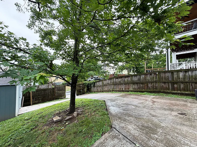 909 Phillips St — Photo 17