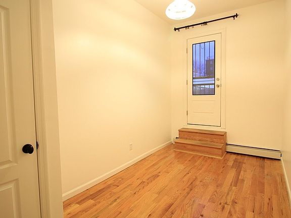 3rd image of 263 Vernon Ave #2