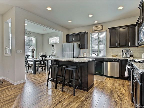 3rd image of 621 Meadowwood Dr SW