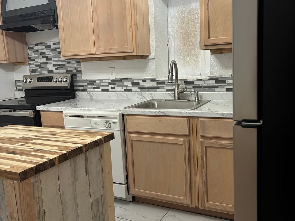 1st image of 400 N Puerco Dr