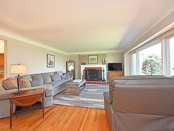 2nd image of 8851 Roundhill Rd