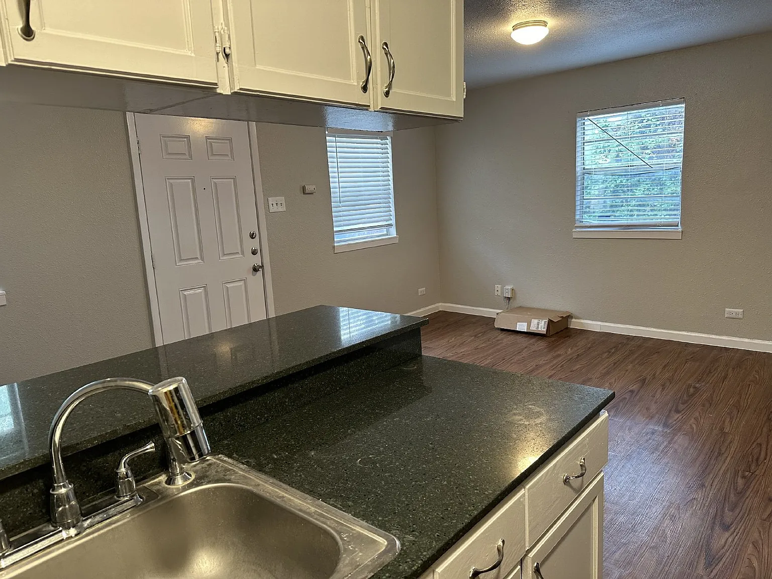 1 bed, 1.0 bath, $750 — Photo 4