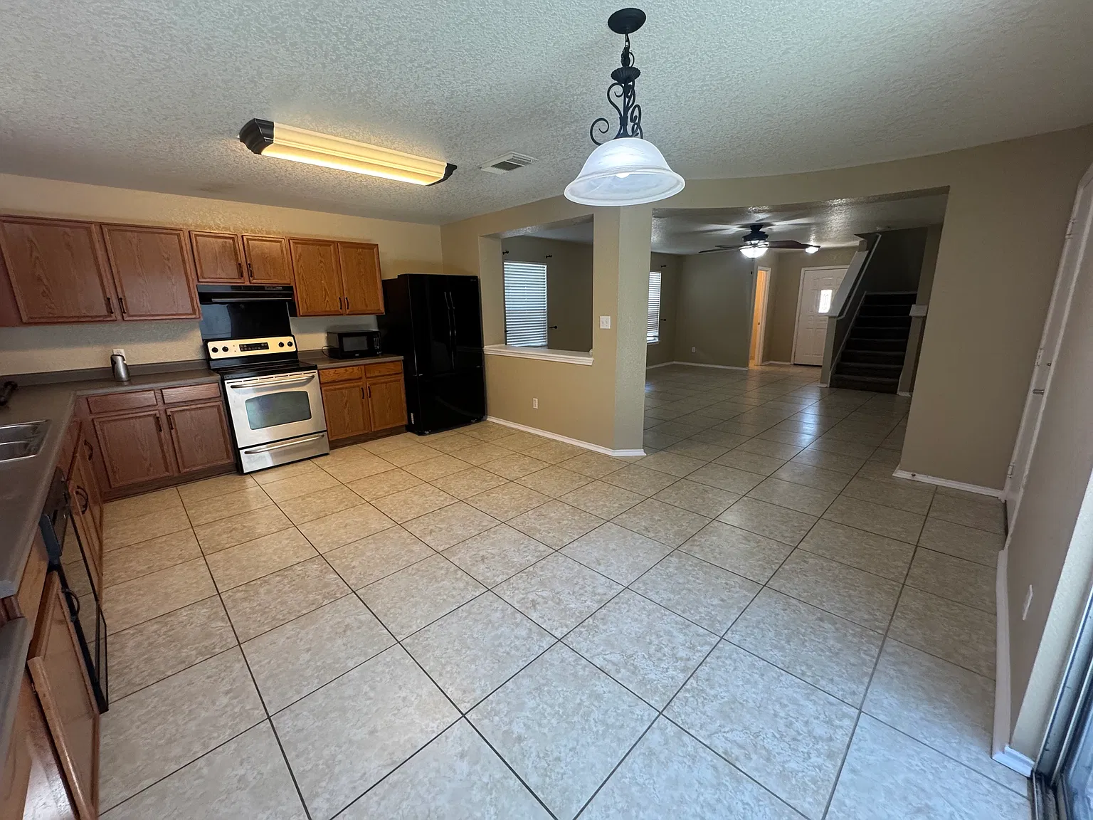 307 Amberdale Oak — Photo 3