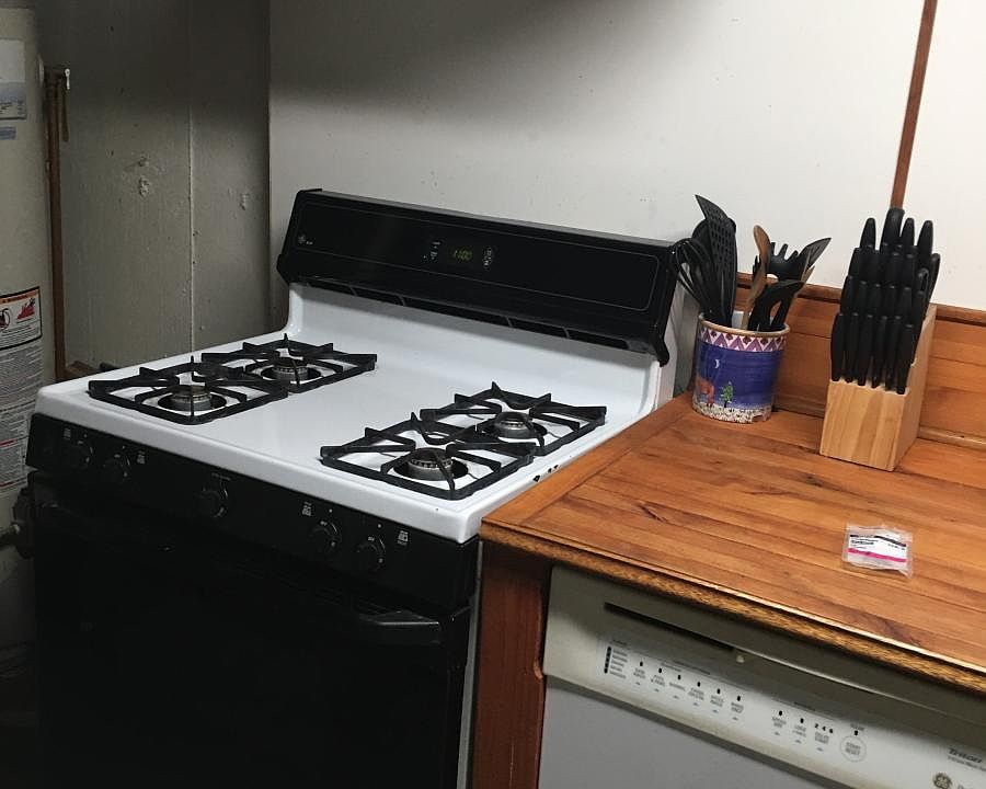2nd image of 6131 Hoyt St