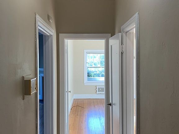 3rd image of 595 Merritt Ave #1