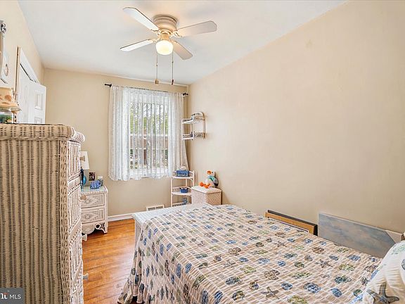 5th image of 654 Oakdale Ave