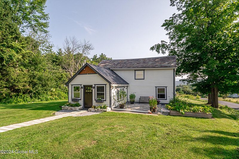 2nd image of 375 Beck Road
