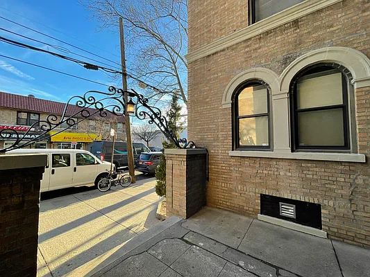 Rented by Pear NYC LLC | media 41