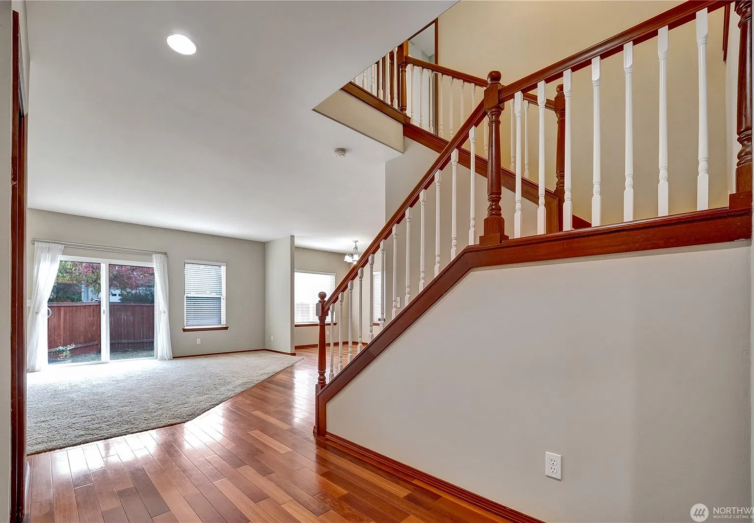 4 bed, 2400 sqft, $3,600 — Photo 2