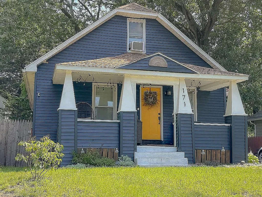 4 bed, 1.0 bath, $3,400 — Photo 1