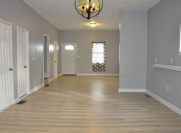 4th image of 706 N Shabbona St