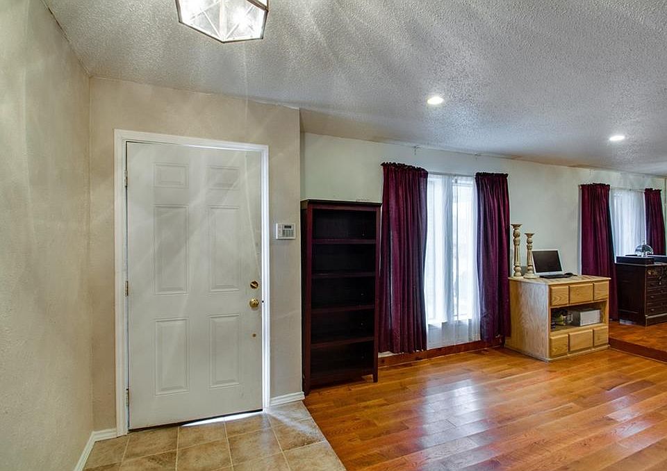 1st image of 1601 Camelot Ln