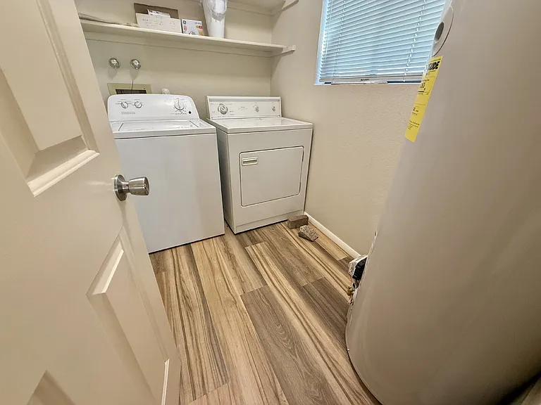 350 Rim Rock Cir — Photo 11
