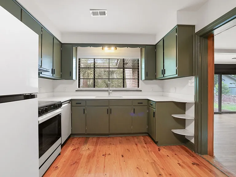404 Gordonston Ave — Photo 7