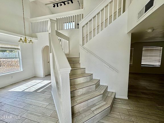 2nd image of 10925 Loma De Luz Pl
