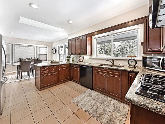 5th image of 3011 Provincial Dr