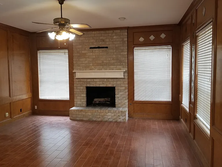 2723 Roseheath Ln — Photo 9