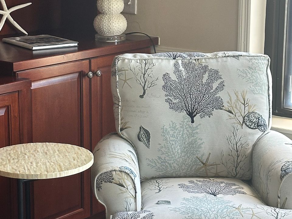 Living Room swivel chair.