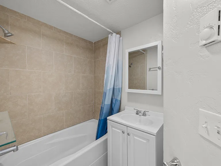 2514 W Jefferson St #2 — Photo 11
