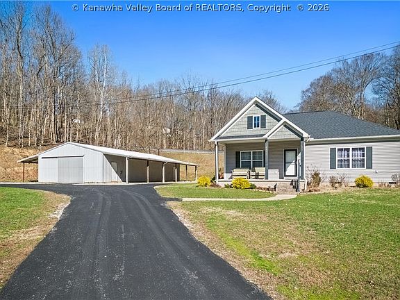 2nd image of 2935 Newhouse Dr