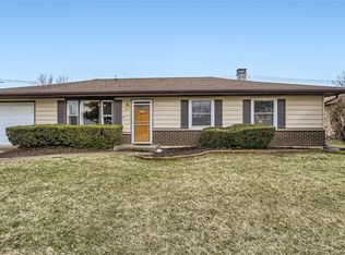 301 Wingate Dr, Schaumburg, IL 60193