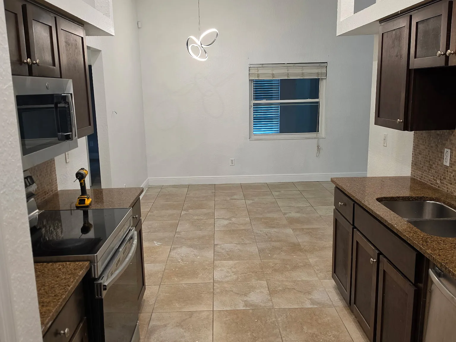 3 bed, 1313 sqft, $2,200 — Photo 4