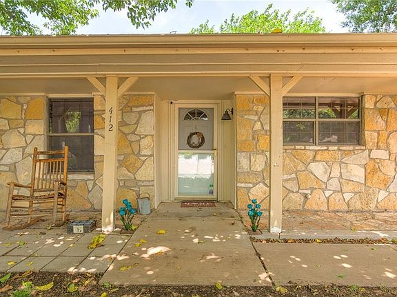 4th image of 412 Heather Dr