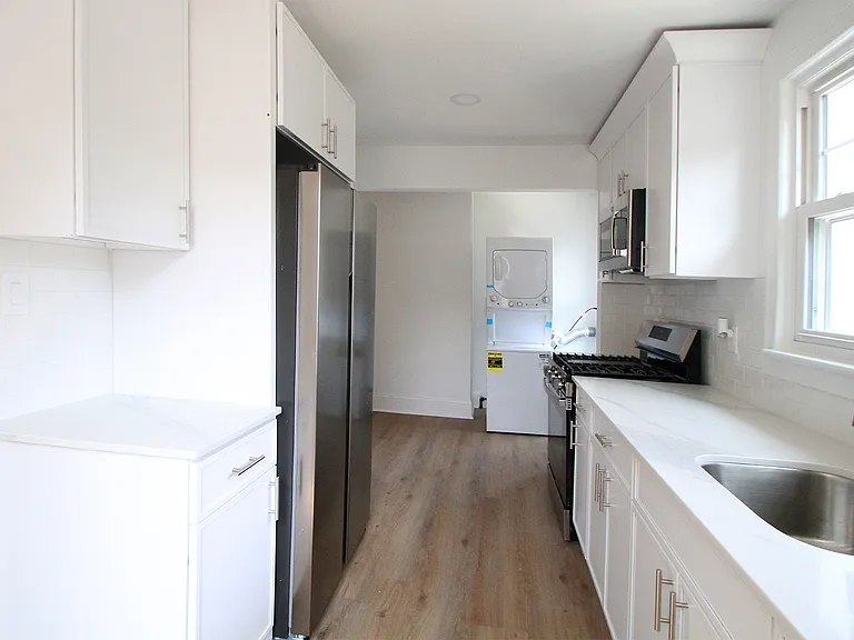 344 Roslyn Ave #2 — Photo 7