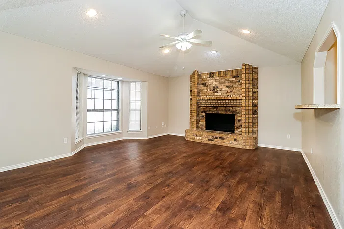 4 bed, 2.5 bath, 2179 sqft, $2,045 — Photo 3
