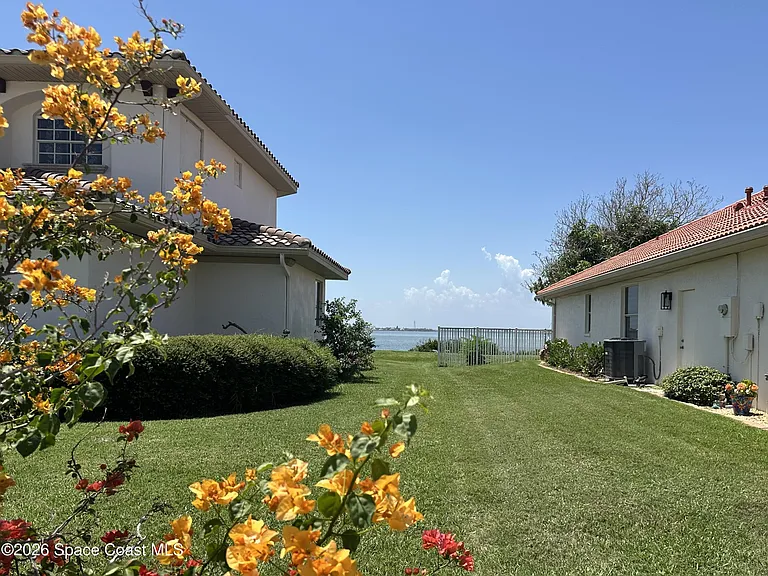 616 Manatee Bay Dr — Photo 3