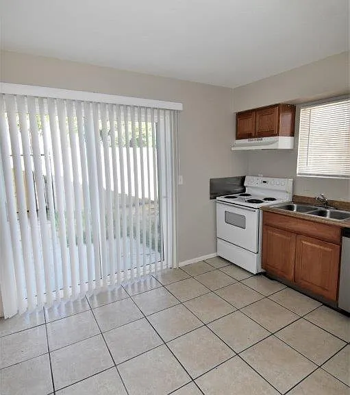 2426 E Waltann Ln — Photo 3