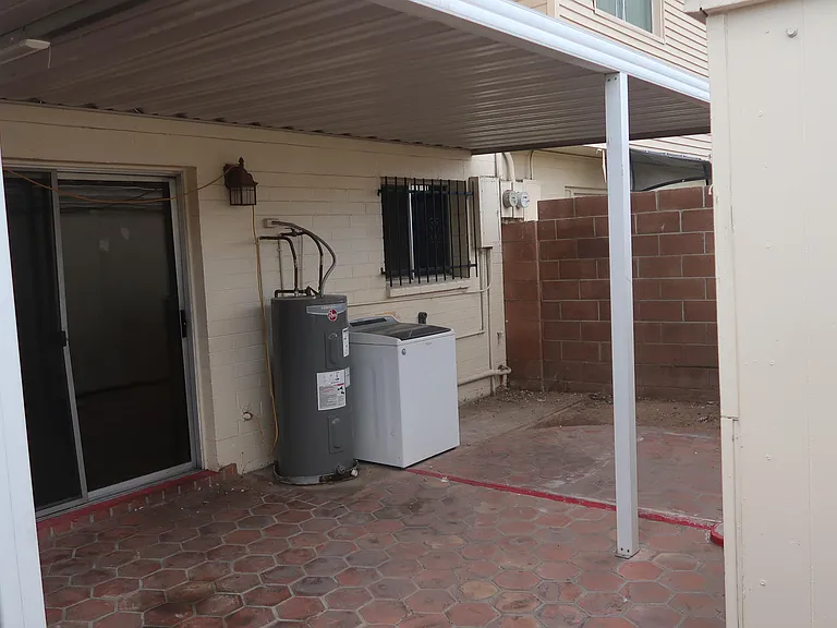 1627 W Hazelwood St — Photo 23