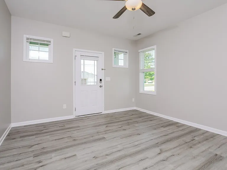 257 E Wilson St — Photo 4