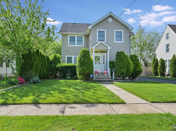 9 Louise St, Garfield, NJ 07026